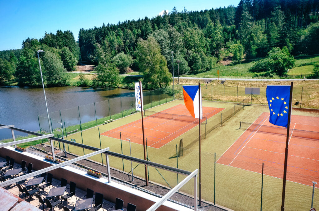 Multifunkční kurty